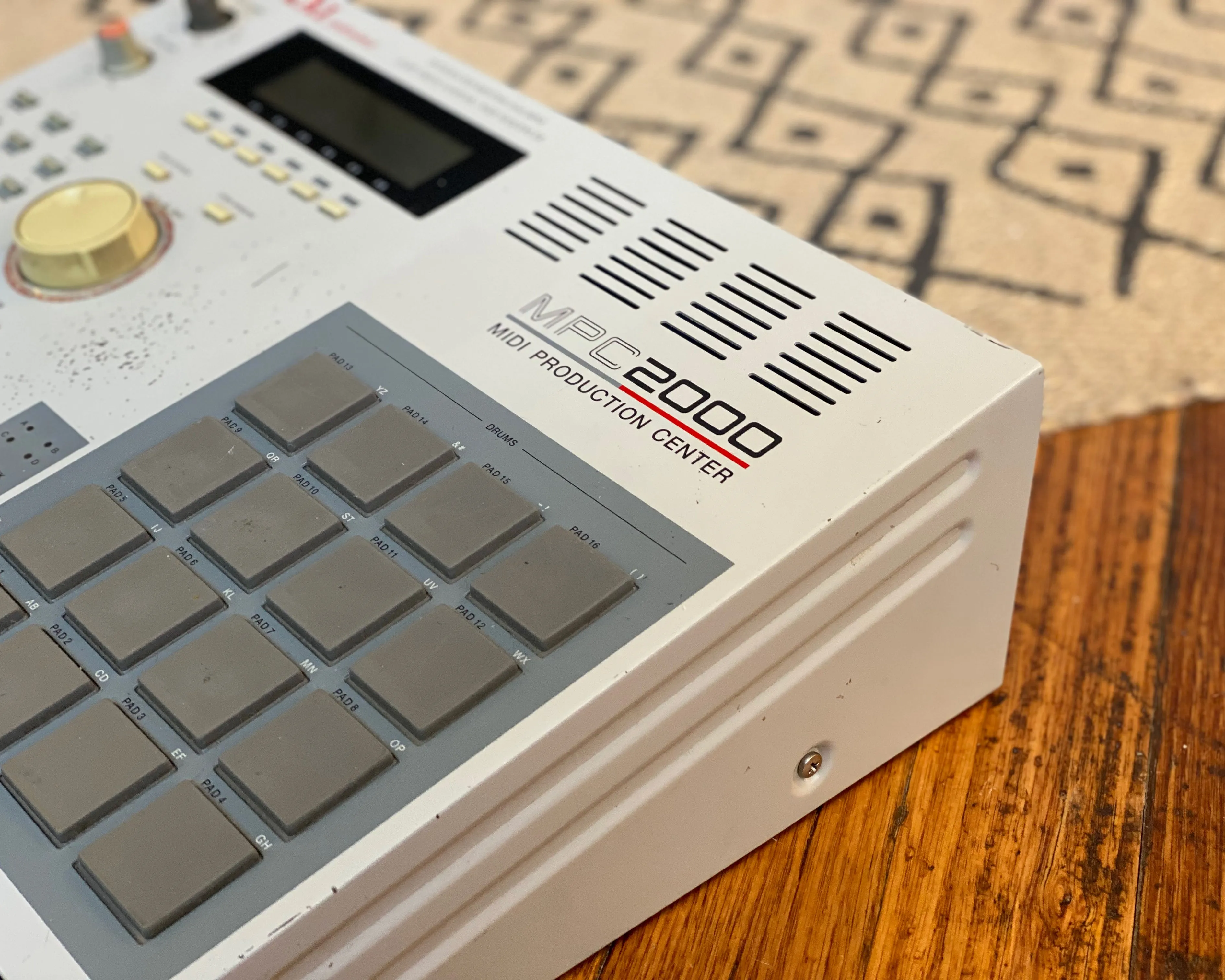 Akai MPC2000 Sampling Drum Machine